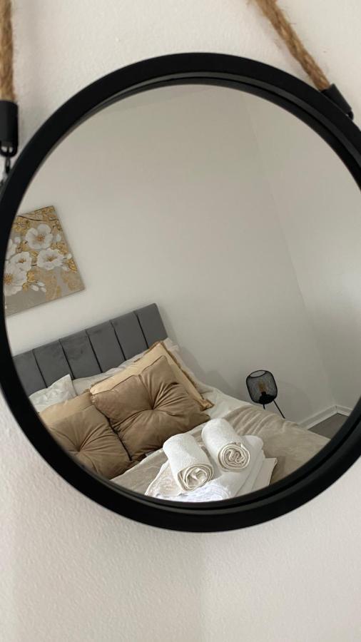 Bv Luxury Spacious 3 Bedroom House At Isaac Close Манчестър Екстериор снимка