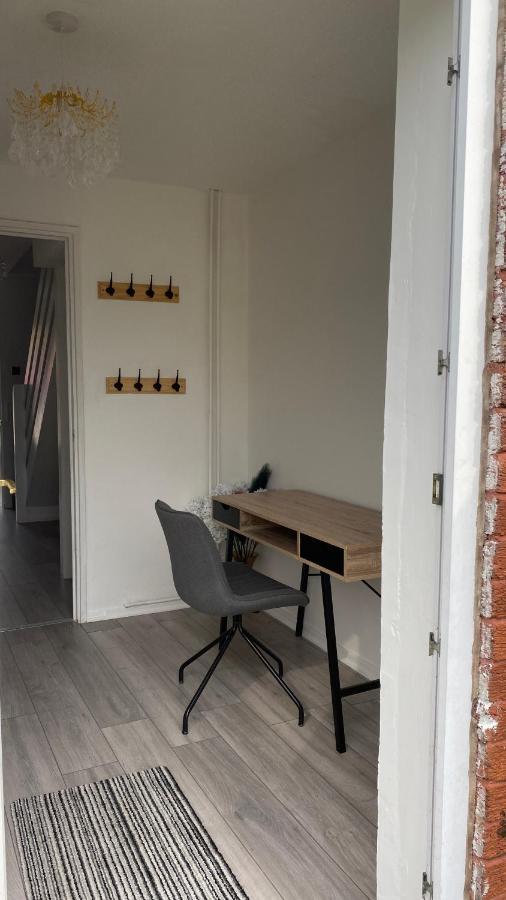 Bv Luxury Spacious 3 Bedroom House At Isaac Close Манчестър Екстериор снимка