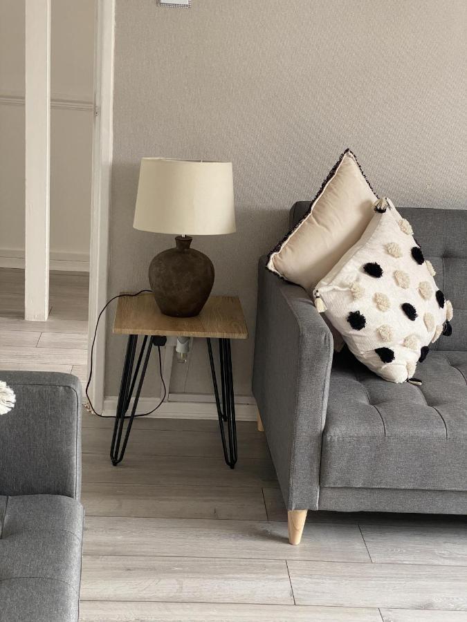 Bv Luxury Spacious 3 Bedroom House At Isaac Close Манчестър Екстериор снимка